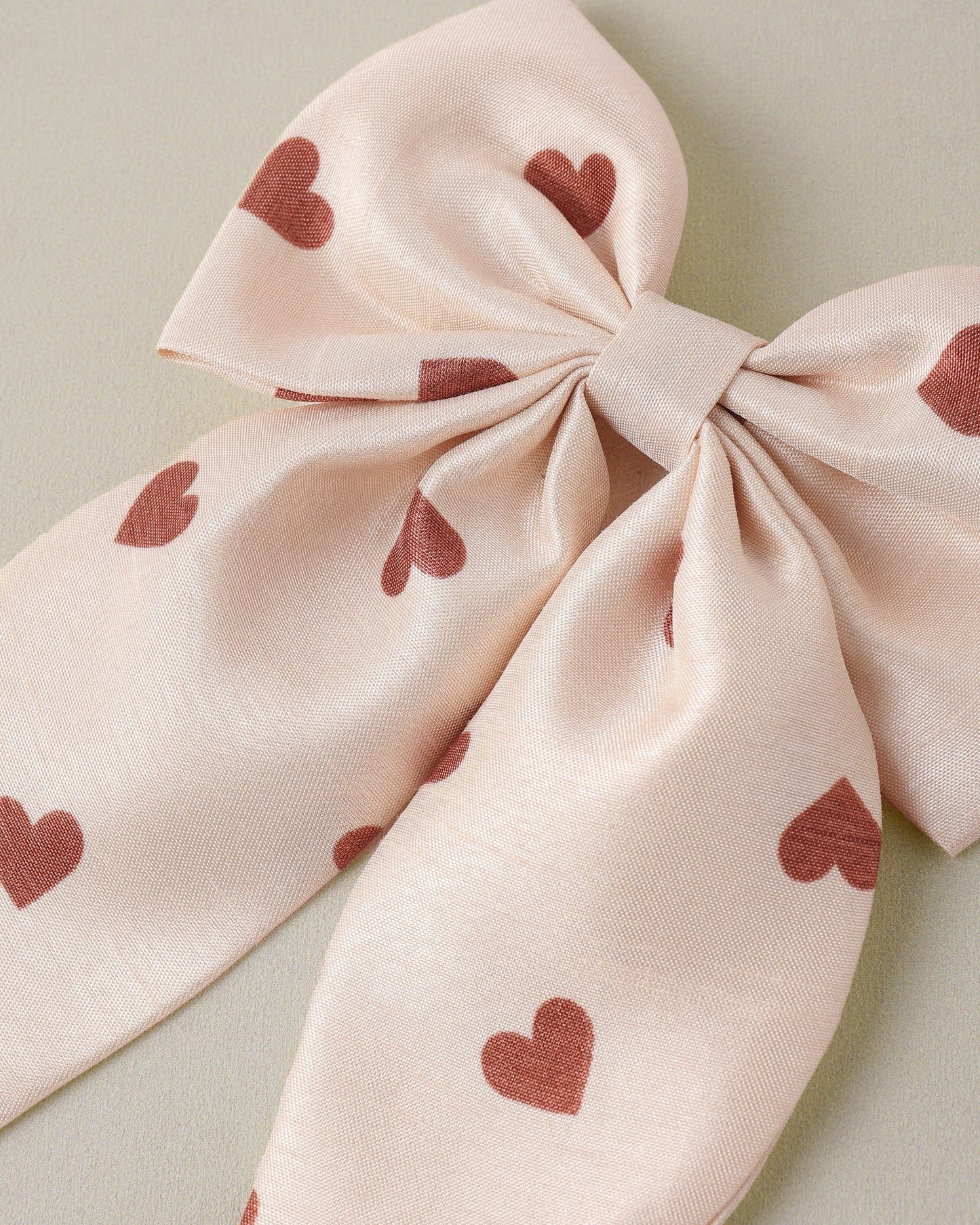 Everly Bow | Red Hearts