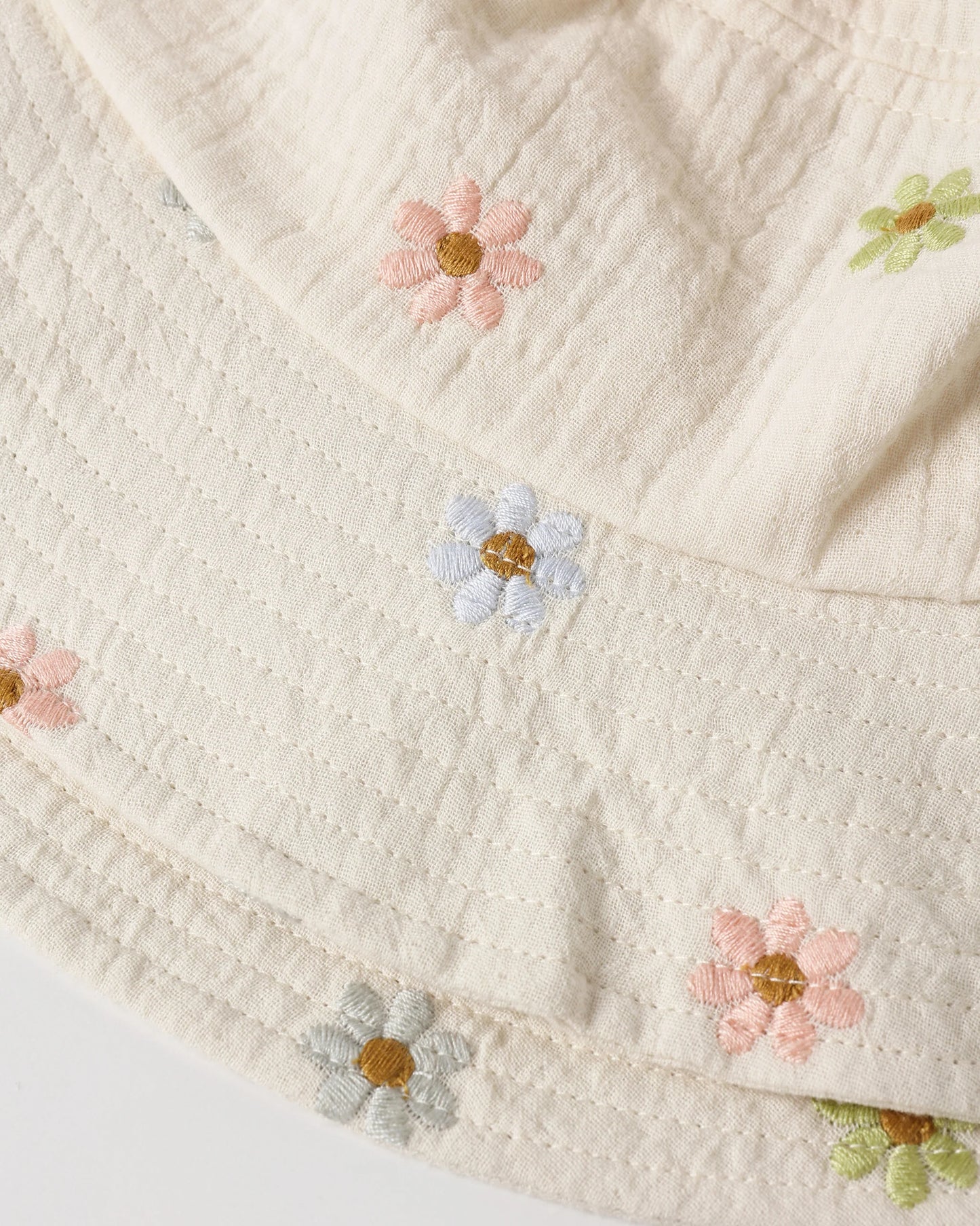 Bucket Hat Embroidered Daisies