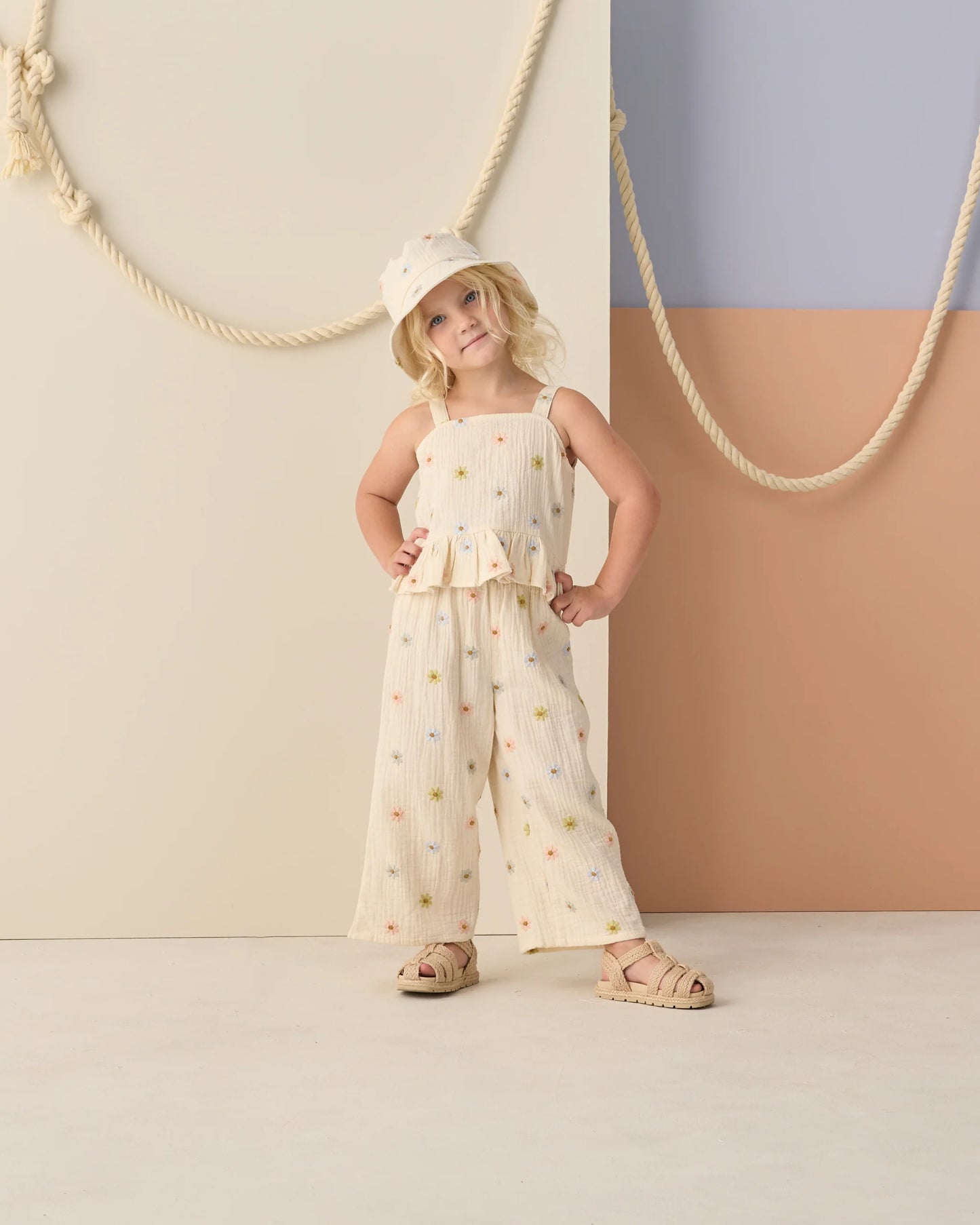 Kayli Set Embroidered Daisies