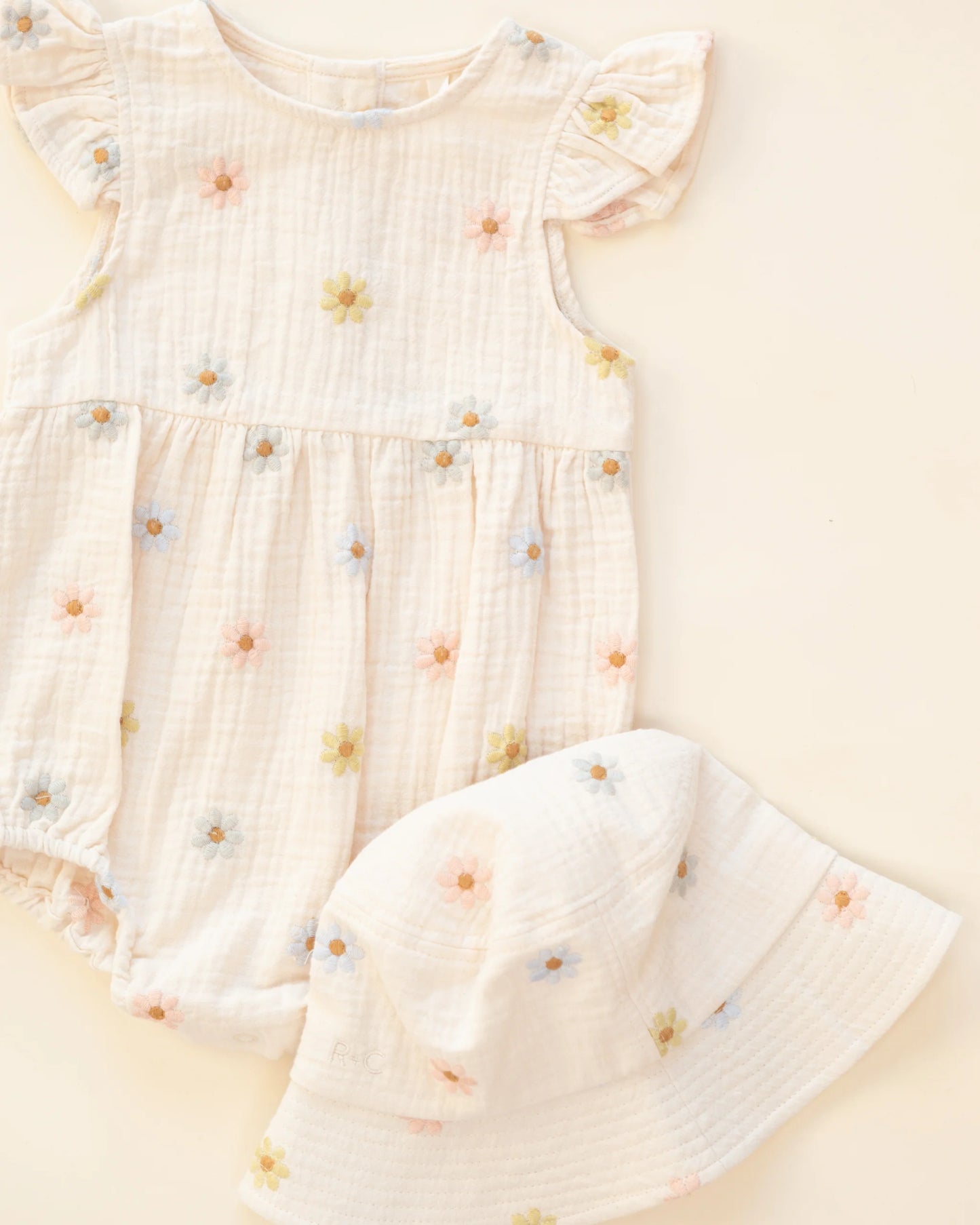 Bucket Hat Embroidered Daisies